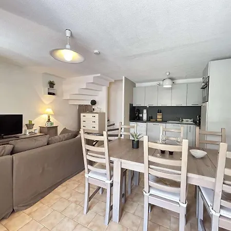 Mazet Renove A Ste-maxime, 3 Pieces, 6 Couchages, Centre-ville, A 500m - Fr-1-226-517 * Сент-Максим