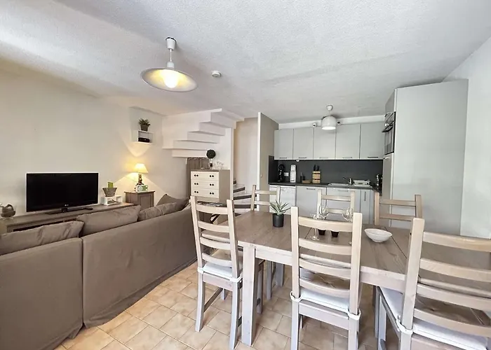 Mazet Renove A Ste-maxime, 3 Pieces, 6 Couchages, Centre-ville, A 500m - Fr-1-226-517 * סן-מקסים