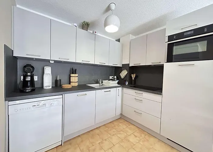 Mazet Renove A Ste-maxime, 3 Pieces, 6 Couchages, Centre-ville, A 500m - Fr-1-226-517 펜션 *