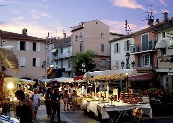 Mazet Rénové à Ste-maxime, 3 Pièces, 6 Couchages, Centre-ville, à 500m - Fr-1-226-517