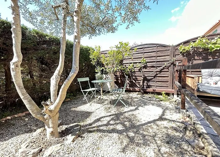 Mazet Renove A Ste-maxime, 3 Pieces, 6 Couchages, Centre-ville, A 500m - Fr-1-226-517